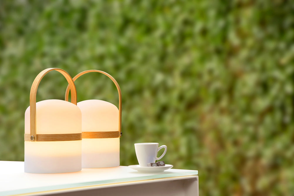 Lucide JOE lámpara de mesa LED recargable IP44 Blanca, 3W regulable de cálido 2800K-3200K, carga USB, uso interior y exterior