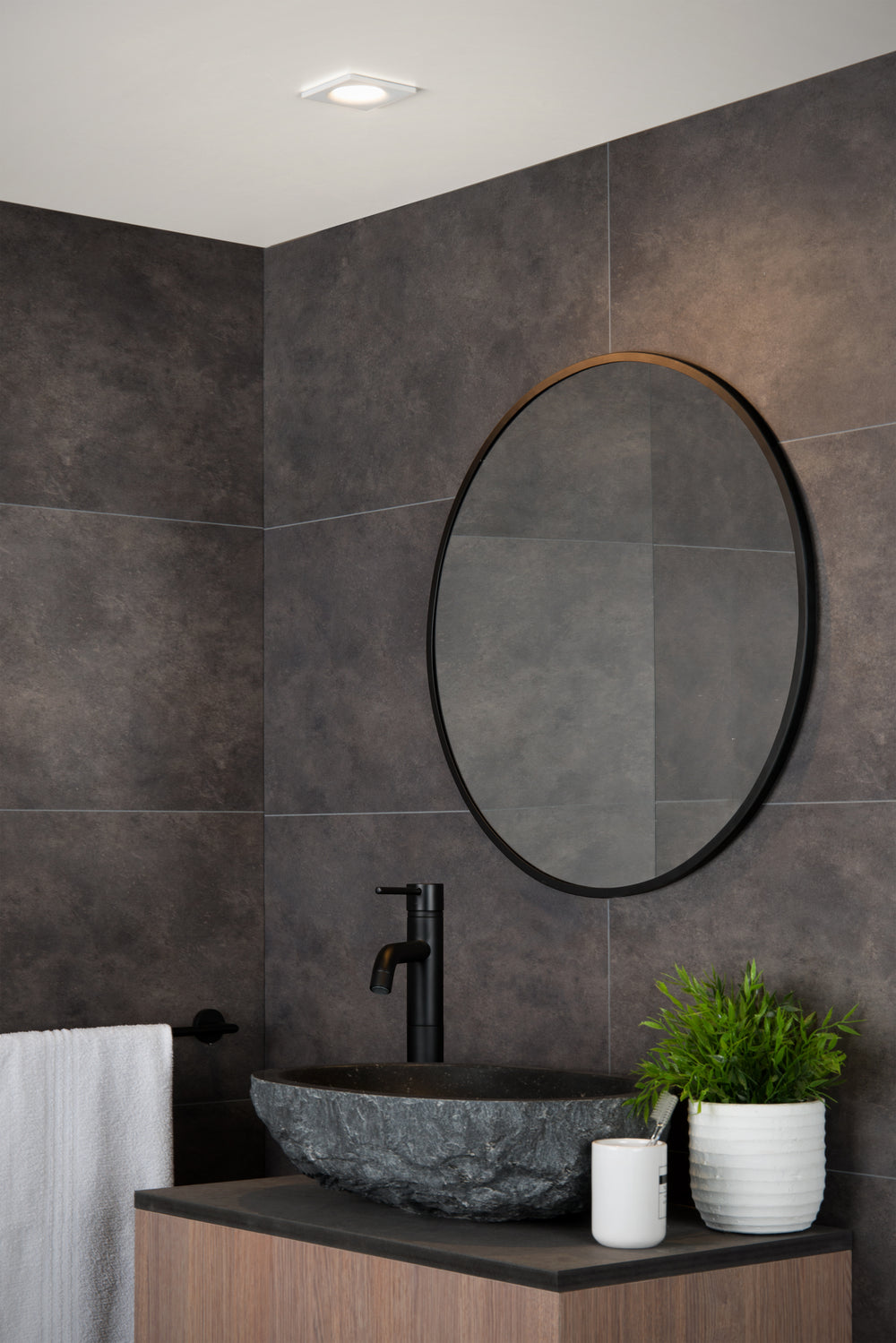 Foco empotrado para baño Lucide ZIVA, 1xGU10, IP44, aluminio blanco, cuadrado 85x85mm, diseño moderno