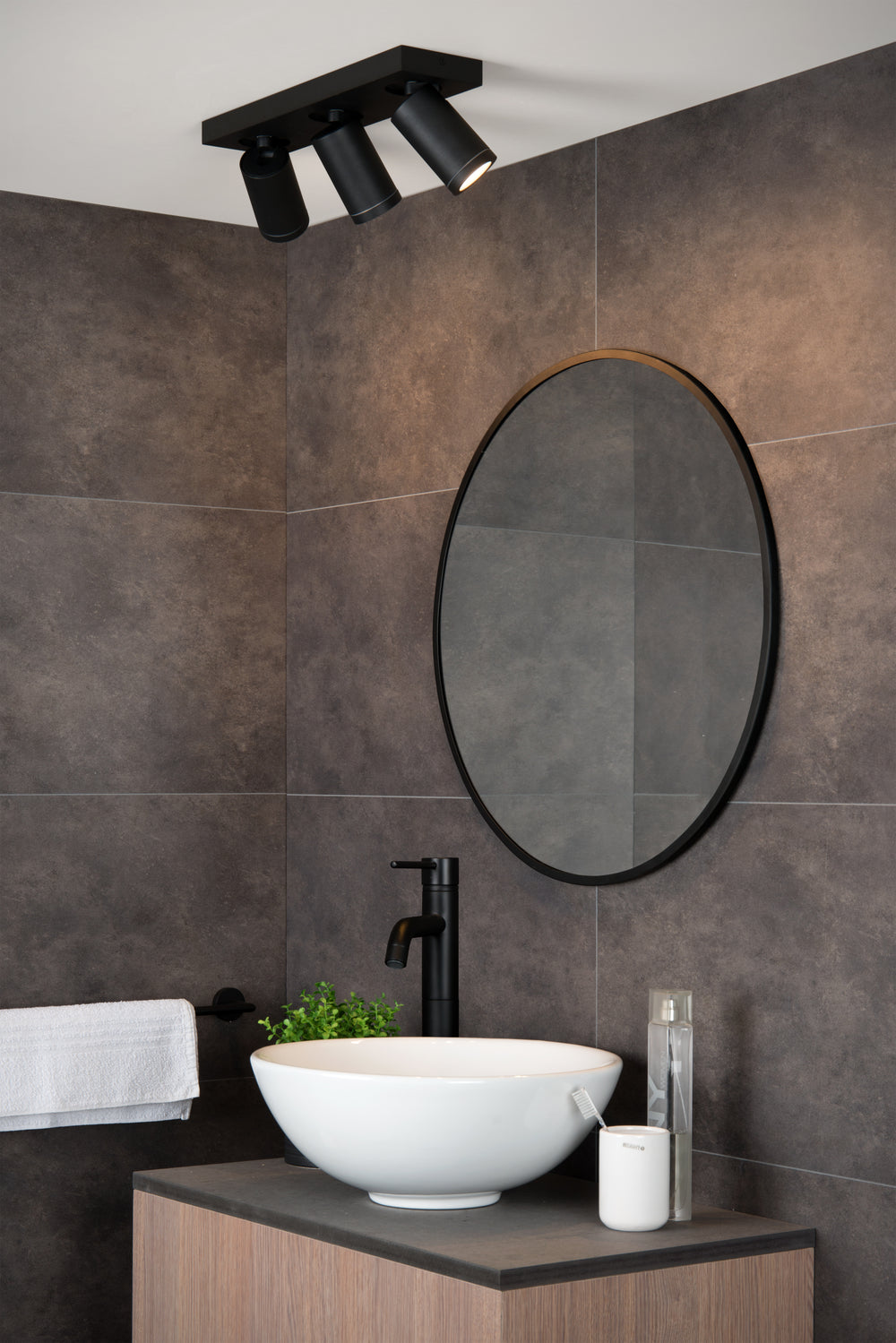 Lucide Taylor foco de techo LED para baño, 3x5W GU10 regulable de cálido 2200K-3000K, IP44, Negro Arena