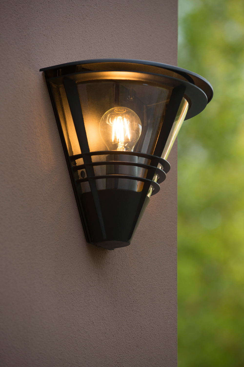 Lucide LIVIA wall light Black, modern aluminum, E27 socket, 60W max, IP44 outdoor indoor lighting