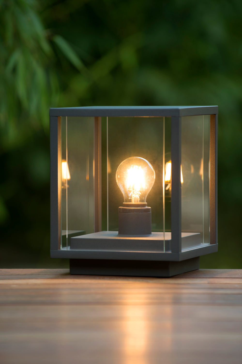 Lámpara de enchufe LED Lucide CLAIRE 1xE27 IP54 Antracita cuboide de aluminio para exterior 220-240V iluminación moderna de jardín