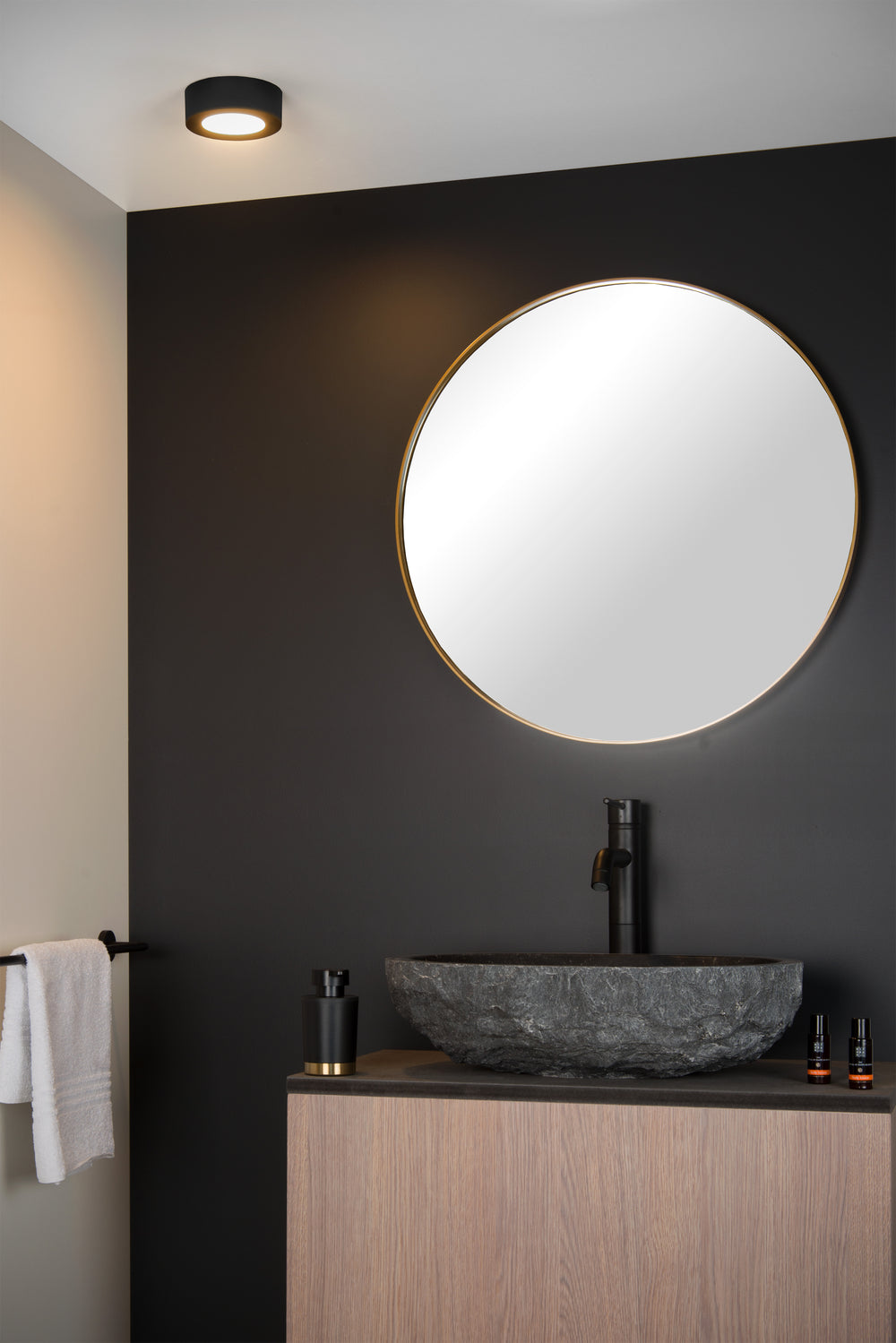 Lucide BRICE lámpara de techo LED para baño, redonda 8W regulable 3000K IP44 Negro Mate Ø117mm