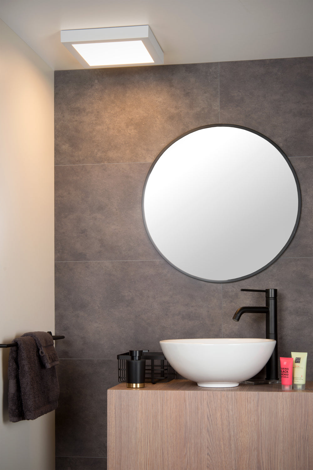 Lucide BRICE plafón LED de baño, regulable 30W 3000K, IP44, Blanco, diseño cuadrado moderno
