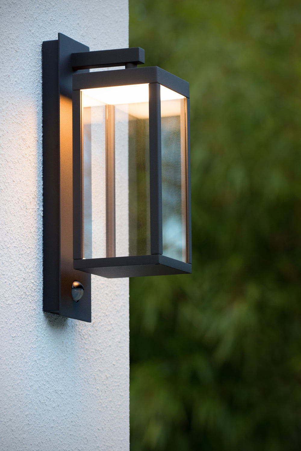 Aplique de pared LED Lucide CLAIRETTE 13W 3000K IP54 con sensor de movimiento PIR y carcasa antracita