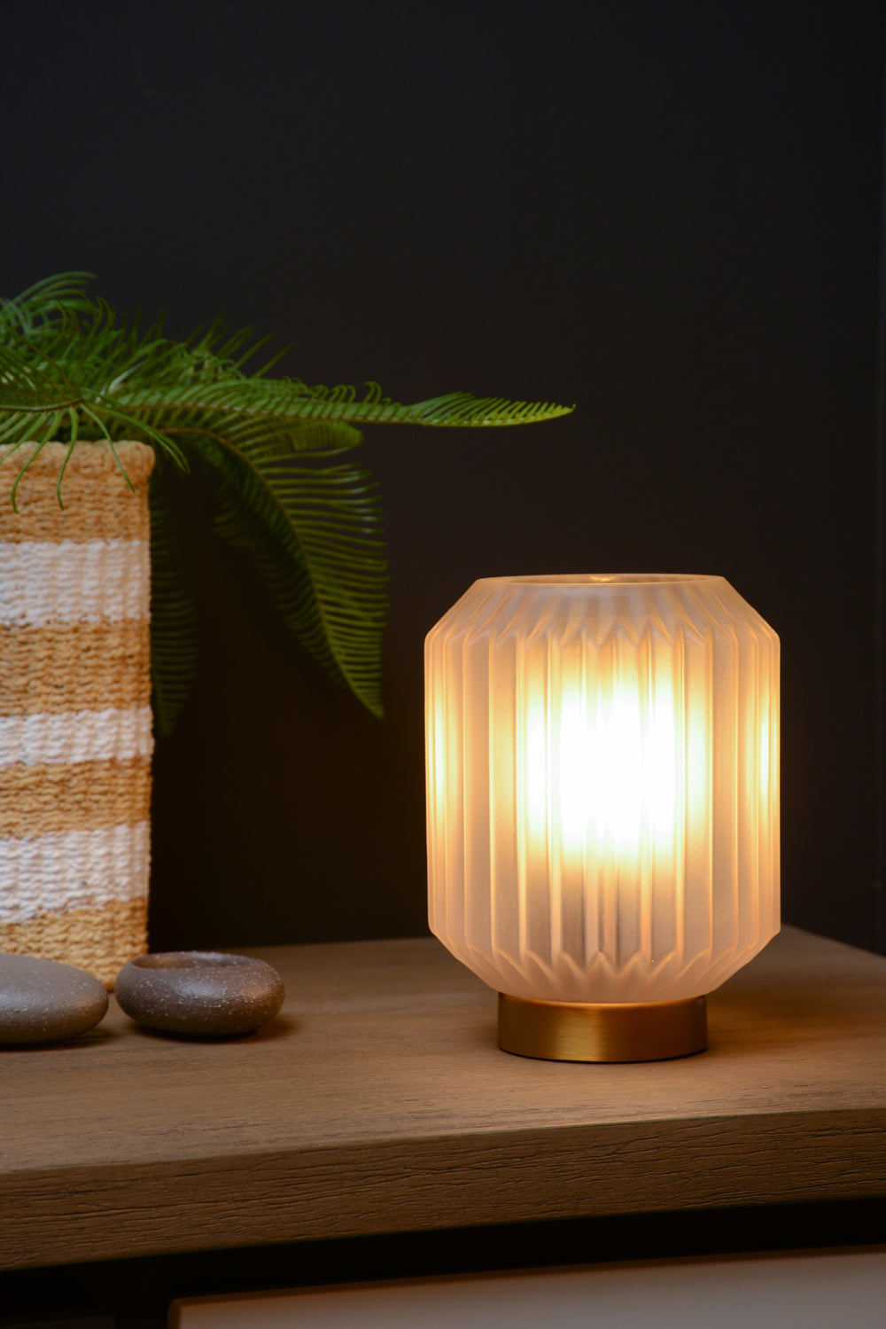 Lámpara de mesa Lucide SUENO Ø13cm casquillo E14 Vidrio blanco con base de acero dorado diseño moderno interior IP20