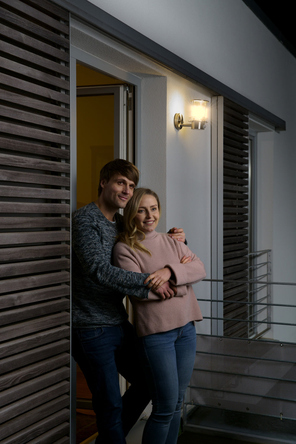 Ledvance ENDURA Classic Post Sensor Up E27 aplique de pared exterior de acero inoxidable IP44 con sensor de movimiento y luz