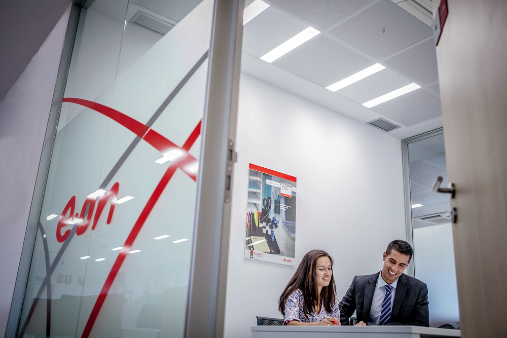 Philips CoreLine Inbouw LED Panel, 31W 37W 43W, 4000K Neutral White, 3100-4300 lumens, DALI Dimmable, IP20/44, 597x597mm